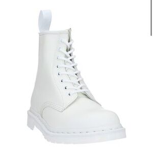 Dr. Martens White Leather Lace-Up combat boots size 6
